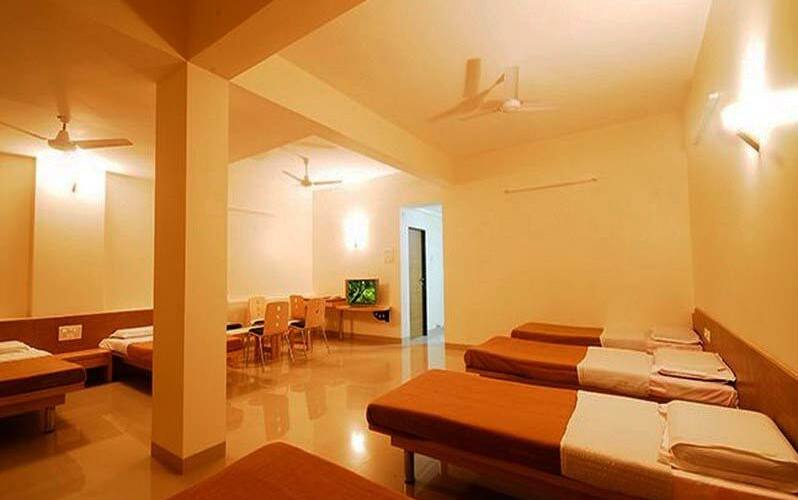 Hotel New Holiday Plaza, Nashik 4